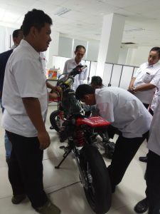 Astra Motor Bali Berikan Pelatihan CRF150L kepada 8 SMK TSM Astra Honda