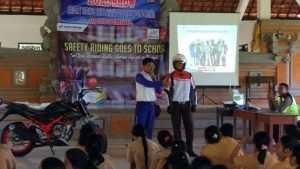 Awali 2018, Tim Safety Riding Honda Sambangi Tiga SMA di Klungkung