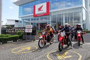 Pecinta Motor Sport Ramaikan Gelaran Supermoto Street Gathering Yogyakarta