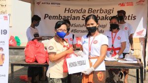 Dealer Honda Daya Motor Gianyar Berbagi Sembako Kepada Warga Desa Blangsinga