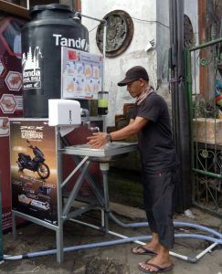 Kini, Astra Motor Bali Sediakan Wastafel Portable di Pasar Umum Gianyar