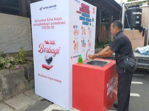 Sukseskan Gerakan Cuci Tangan, Honda Pasang 4 Wastafel Portable di Pasar Klungkung