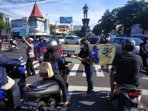 Kolaborasi Polresta Bersama Astra Motor, Komunitas PCX dan Larisa Bagikan Masker di Titik Strategis