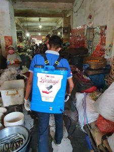 Libatkan Karang Taruna, Dealer Honda MFM Sakah Lakukan Penyemprotan Disinfektan Di Pasar Sukawati