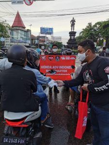 Sasar Pengendara, Komunitas HAI Bali Bagi-Bagi 500 Masker
