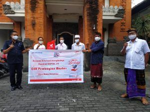 Astra Motor Bali Serahkan Masker Kain ke PHDI Kota Denpasar