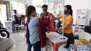 Turut Meriahkan Hari Raya Galungan, Dealer 63 Sejahtera Gelar Bazzar Buah