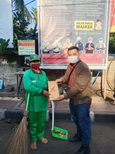 Astra Motor Bali Bagi-Bagi 1050 Masker Serta Sarung Tangan ke Petugas DKP, Pedagang Pasar dan Posyandu