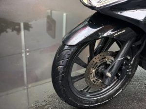 Tips #Cari_Aman: Mengerem Saat Hujan