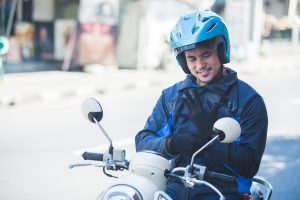 Yuk budayakan safety riding! Ini dia tips aman berkendara di jalan