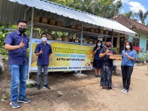 Astra Motor NTB Bina Warga Desa Bengkaung Budi Daya Lebah Madu Trigona