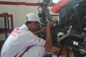 80 persen lulusan TBSM Honda SMKN 2 Kuripan Lombok Barat Terserap Dunia Kerja
